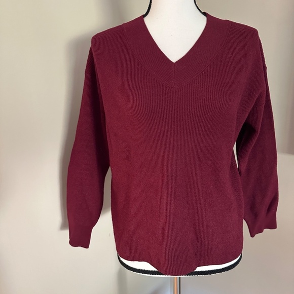 **NINE WEST* Maroon V-Neck Sweater Size Large - Picture 1 of 7